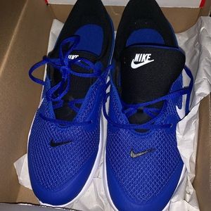 Brand new boys size 3 Nike sneakers